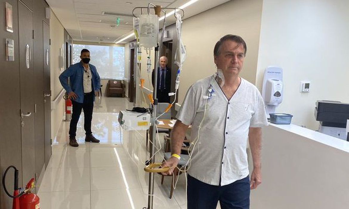 Presidente deve receber alta neste domingo, afirma equipe médica