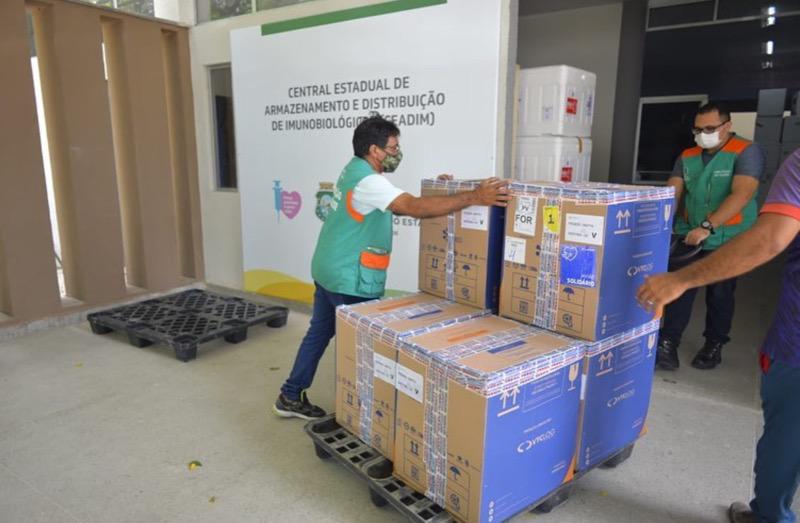 Ceará recebe novos lotes com 319.960 doses da Pfizer e CoronaVac neste fim de semana, diz Camilo Serão 173.160 d