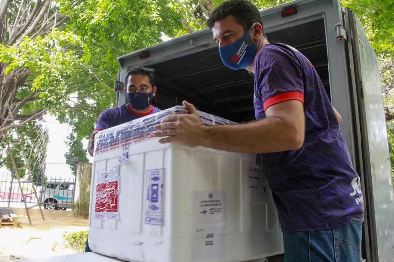 Ceará recebe nesta semana mais de 390 mil doses de vacinas contra Covid-19, anuncia Camilo