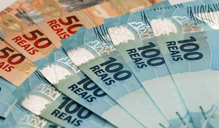 Congresso aprova salário mínimo de R$ 1.147 e fundão de R$ 5,7 bilhões para 2022