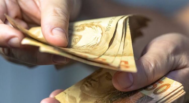 Prefeitura de Assaré antecipa décimo terceiro e injeta mais de R$ 2,7 milhões na economia local