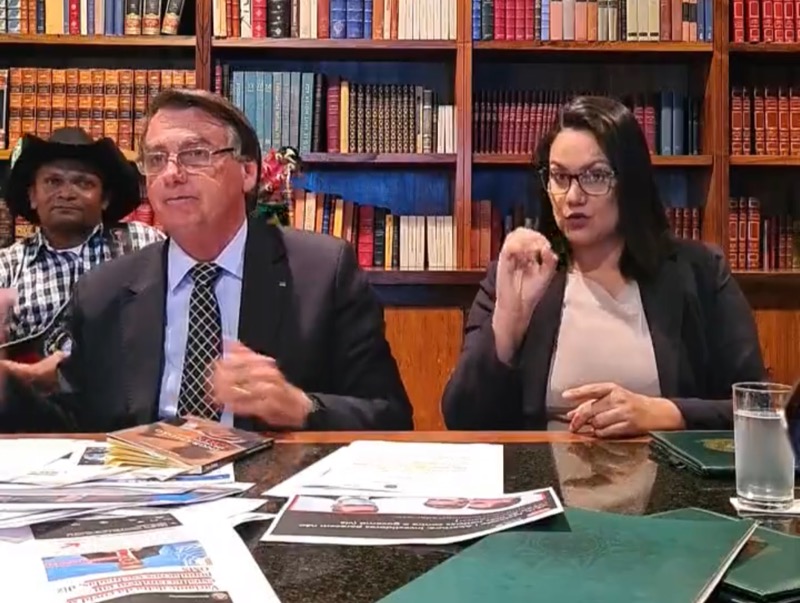 Bolsonaro diz que não entrega a faixa se voto não for impresso