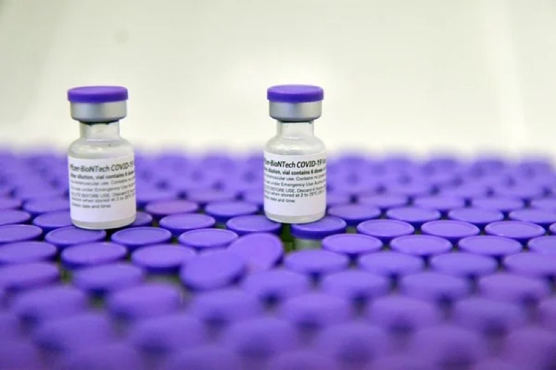 Lote com 1,05 milhão de doses de vacina da Pfizer chega ao Brasil