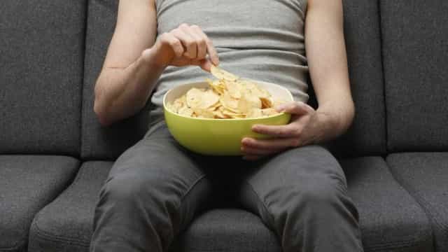 Come mesmo antes de dormir? O que isso faz ao seu corpo