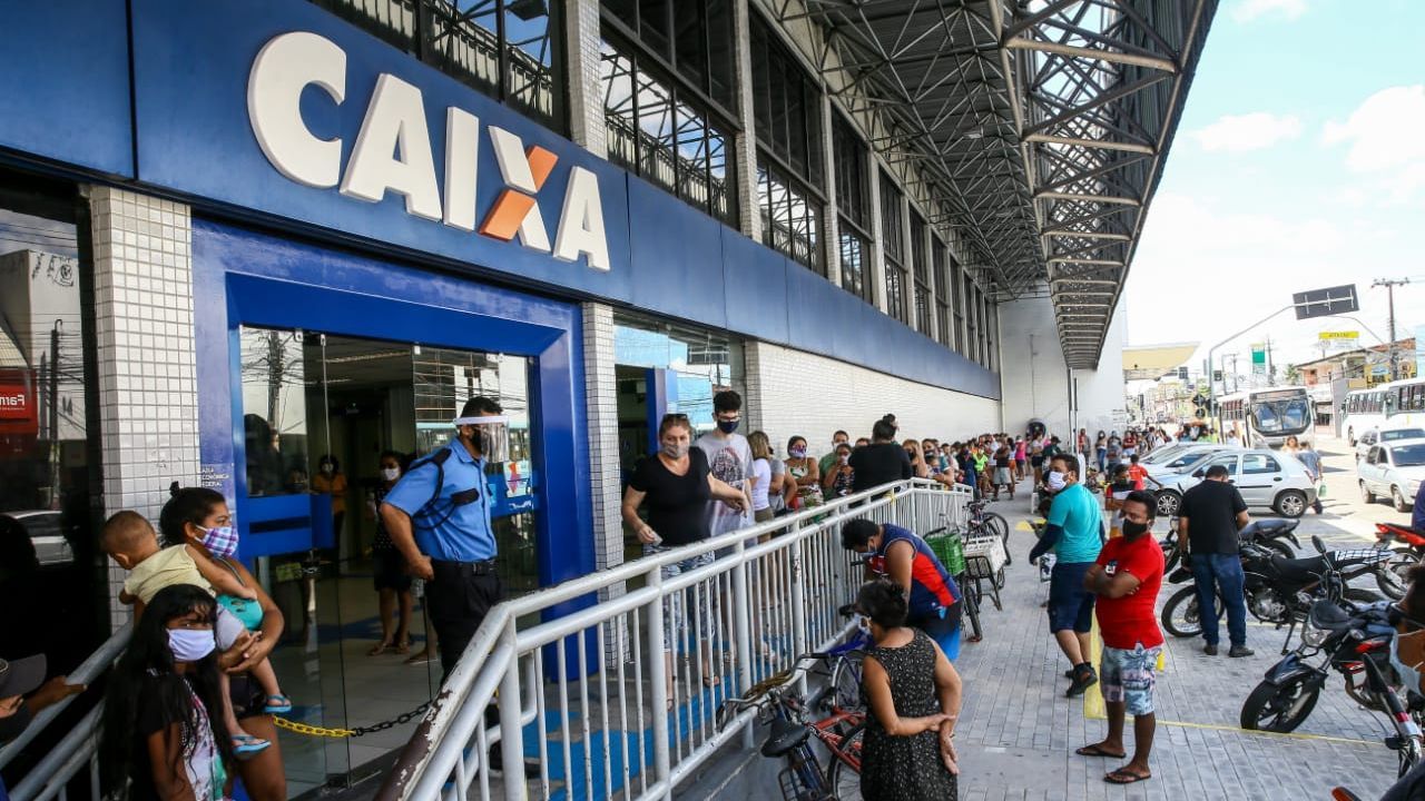 Caixa vai contratar mais de 4 mil profissionais e 5 mil estagiários
