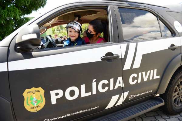 Polícia Civil recebe visita de garotinho de seis anos que sonha ser policial civil