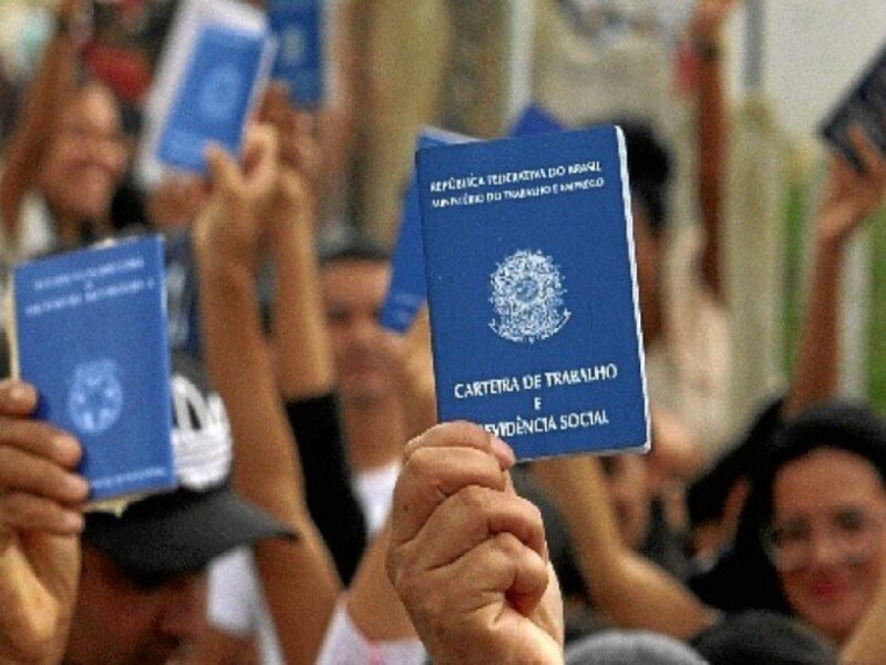 População desempregada no Ceará cresce 30,6% em um ano e renda média dos empregados cai 14%