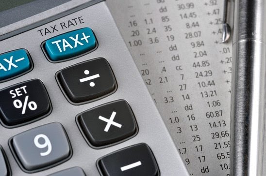72,4% dos brasileiros vivem em famílias com dificuldades para pagar as contas