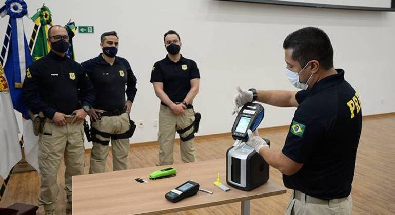 Polícia Rodoviária inicia testes com drogômetros nas rodovias federais