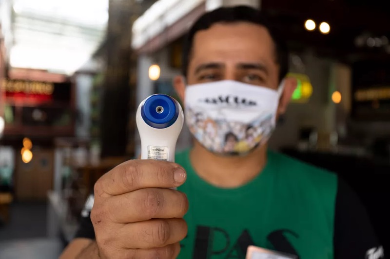 Bares e restaurantes do Ceará não são mais obrigados a aferir temperatura de clientes na entrada dos estabelecimentos