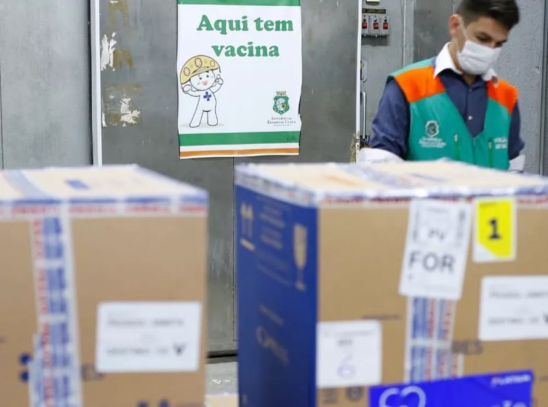 Ceará é um dos estados do Brasil que menos recebe vacinas contra Covid-19, segundo secretaria