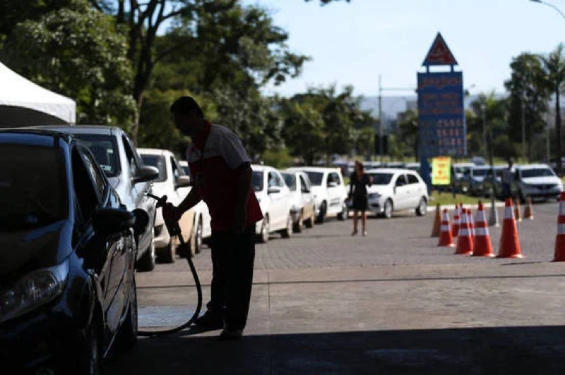 Preço do litro da gasolina já alcança R$ 7 em três Estados brasileiros
