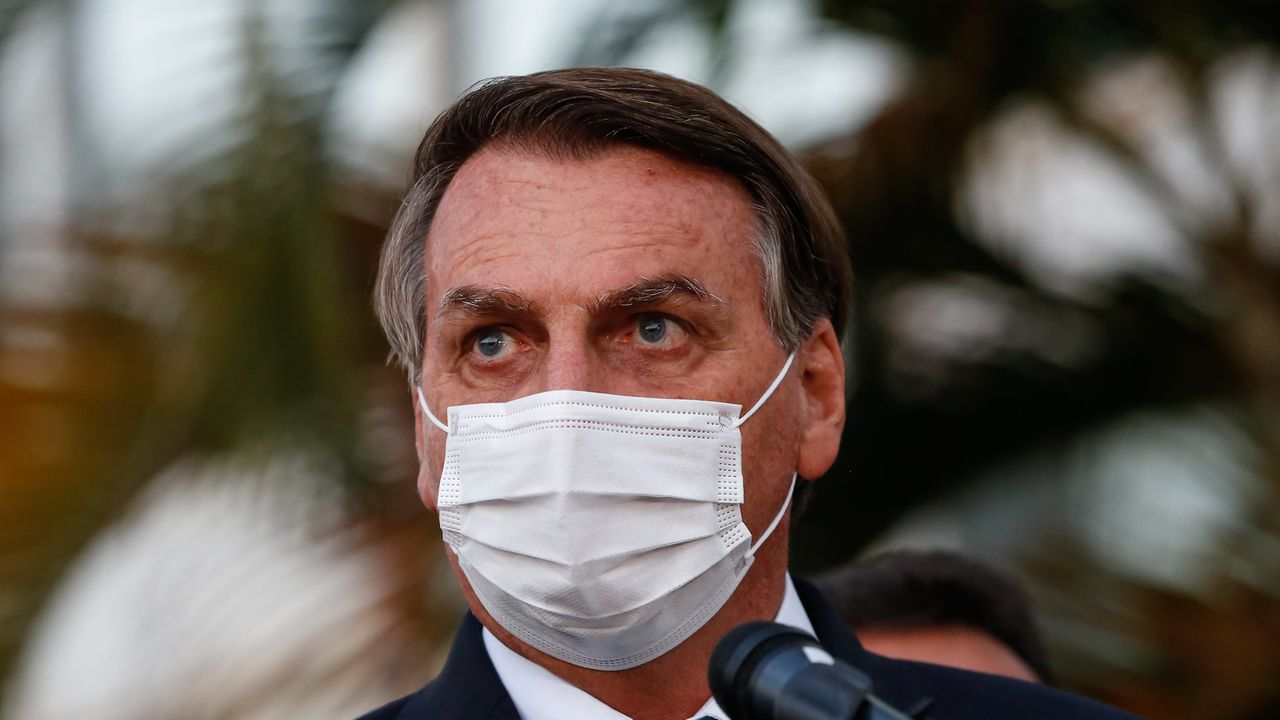 Bolsonaro diz que vai definir com ministro da Saúde data para fim do uso obrigatório de máscaras
