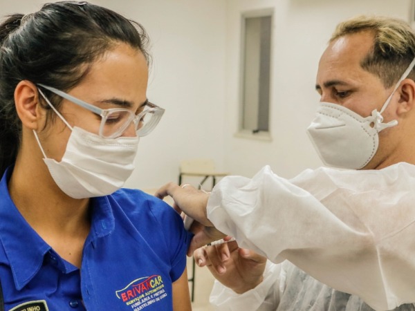 Vacinação contra a Covid-19, em Crato, chega aos jovens de 20 anos nesta terça-feira (24)
