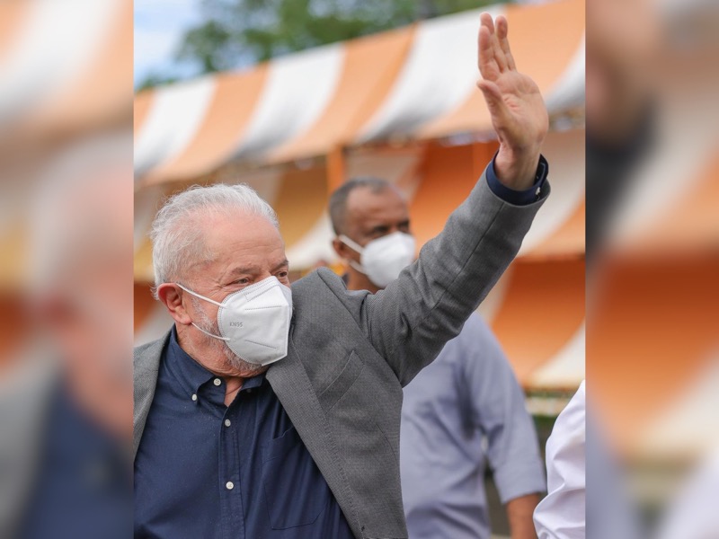 Em Pernambuco, Lula inicia articulações políticas no Nordeste e marca data para vir ao Ceará