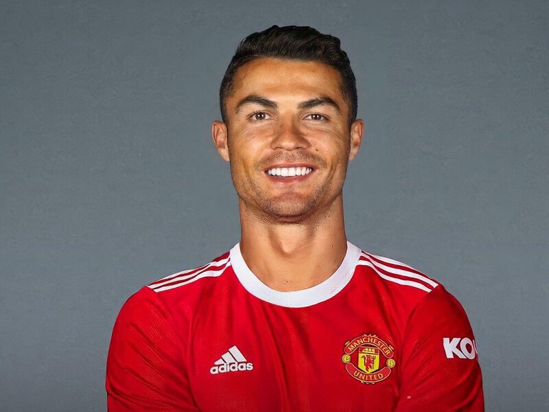 Cristiano Ronaldo é oficializado pelo Manchester United; português fará sua segunda passagem pelo time inglês