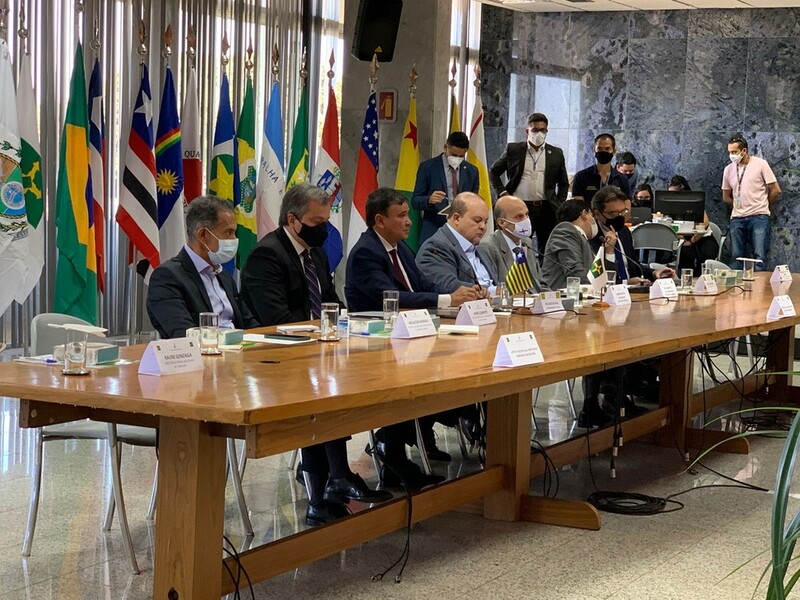 Governadores pedem reunião com Bolsonaro para diminuir tensão entre Poderes