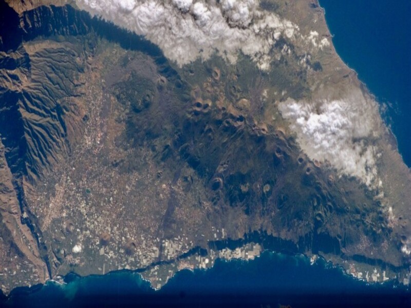 Vulcão nas Ilhas Canárias entra em sinal amarelo de erupção e pode causar tsunami no litoral do Brasil