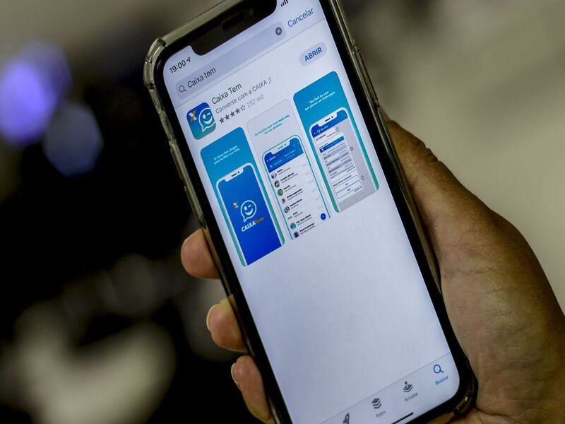Caixa Tem oferece crédito de R$ 300 a R$ 1 mil pelo app