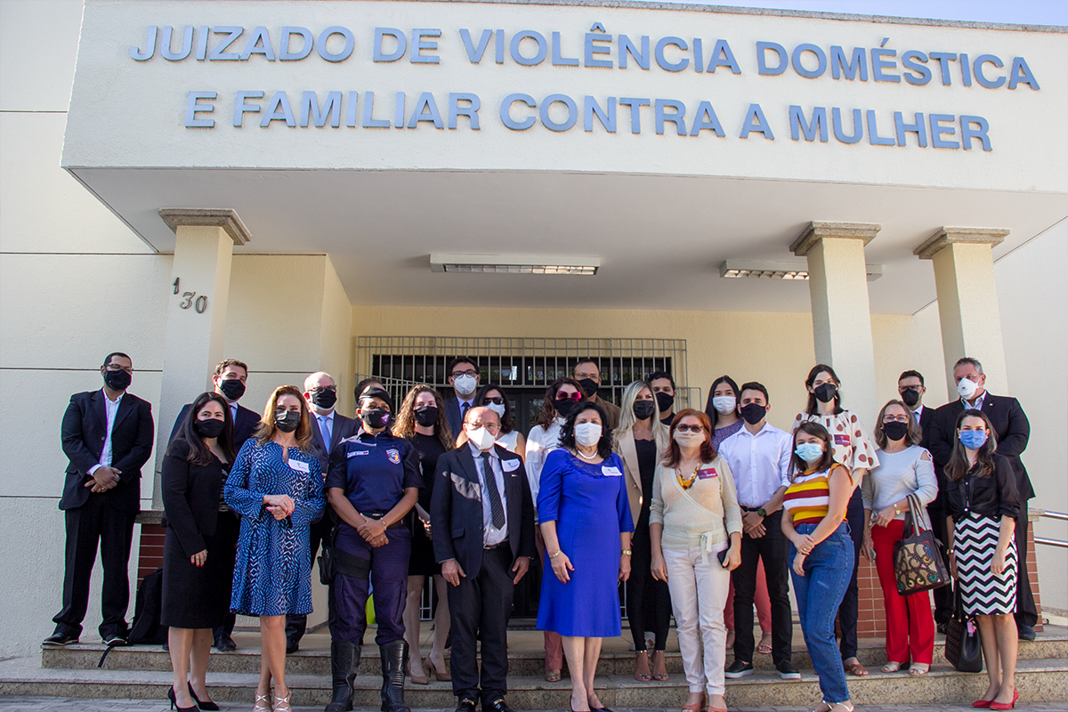 Presidente do TJCE ressalta a importância do acolhimento e da ressocialização durante visita ao Juizado da Mulher em Juazeiro do Norte