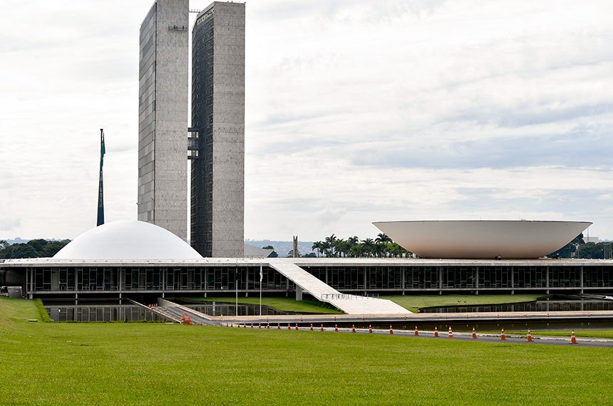 Senado aprova projeto que libera candidatura de quem foi multado por contas irregulares
