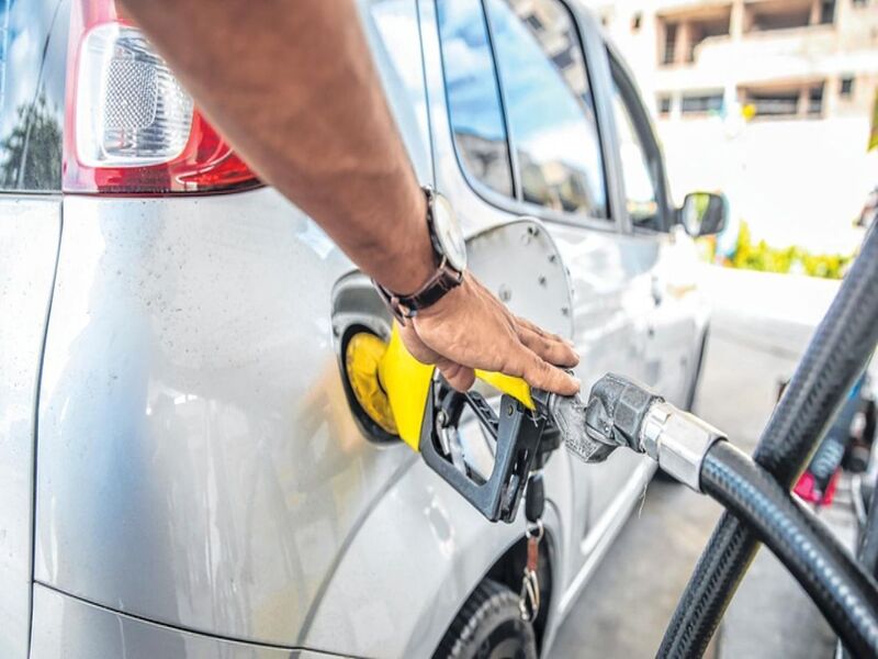 Com petróleo em alta, quando a gasolina deve ficar mais cara nos postos?