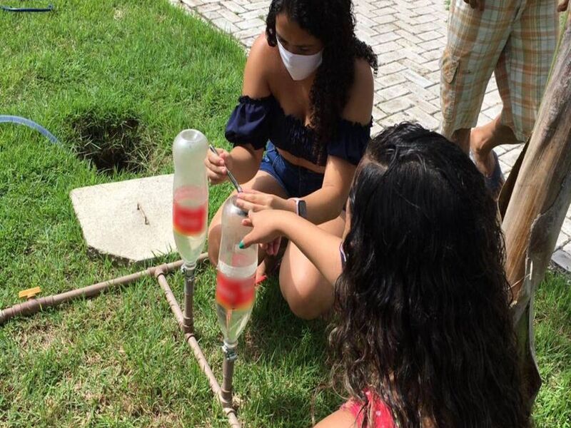 Estudantes criam sistema de irrigação com garrafas PET e beneficiam horticultores em Granja