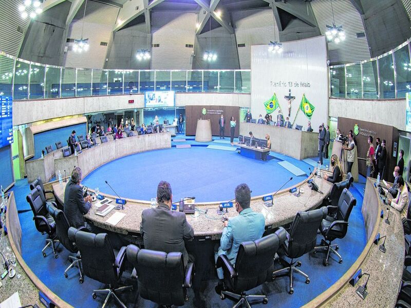 Assembleia aprova pacote de benefícios a servidores públicos estaduais enviado pelo Governo do Ceará