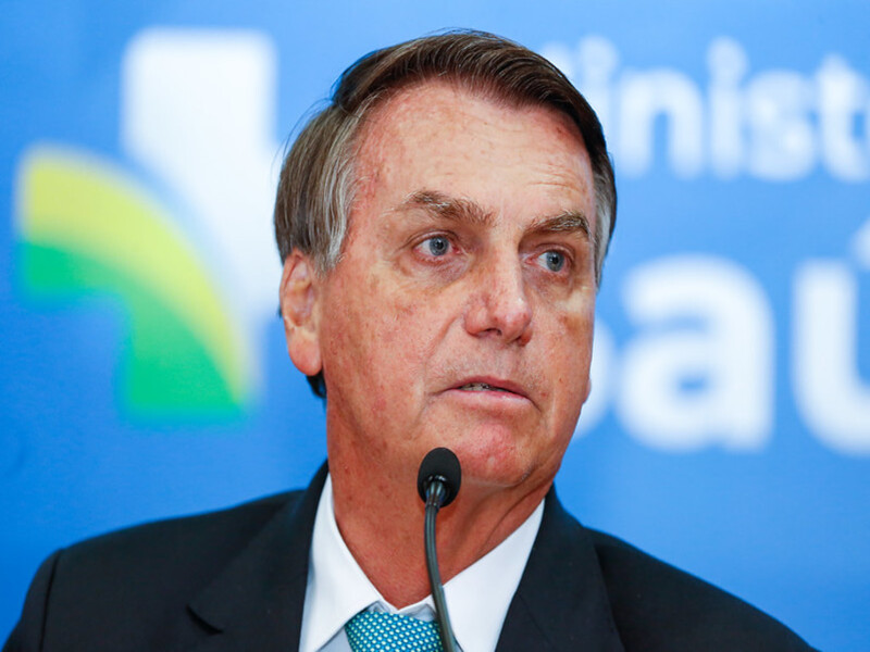 Em ato no Planalto, Bolsonaro e ministro assinam portaria que oficializa reajuste de professores