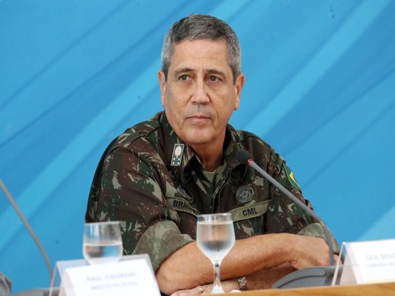 PGR decide apurar suposta ameaça de Braga Netto às eleições de 2022