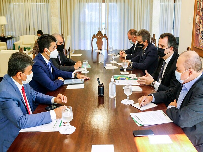 Em reunião com governadores, Pacheco defende democracia e aponta: ‘Inimigo é o preço do feijão’