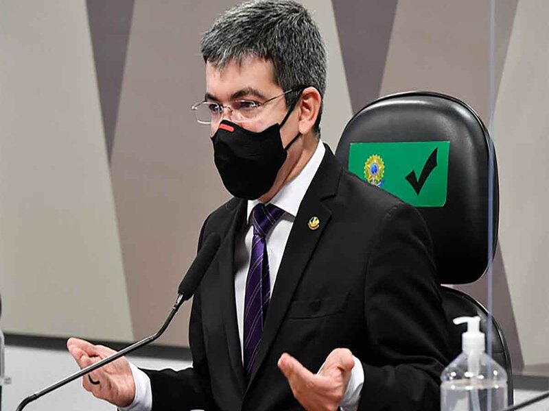 Randolfe diz que pedidos de indiciamento de Bolsonaro, deputados e ministros chegam nesta quarta à PGR