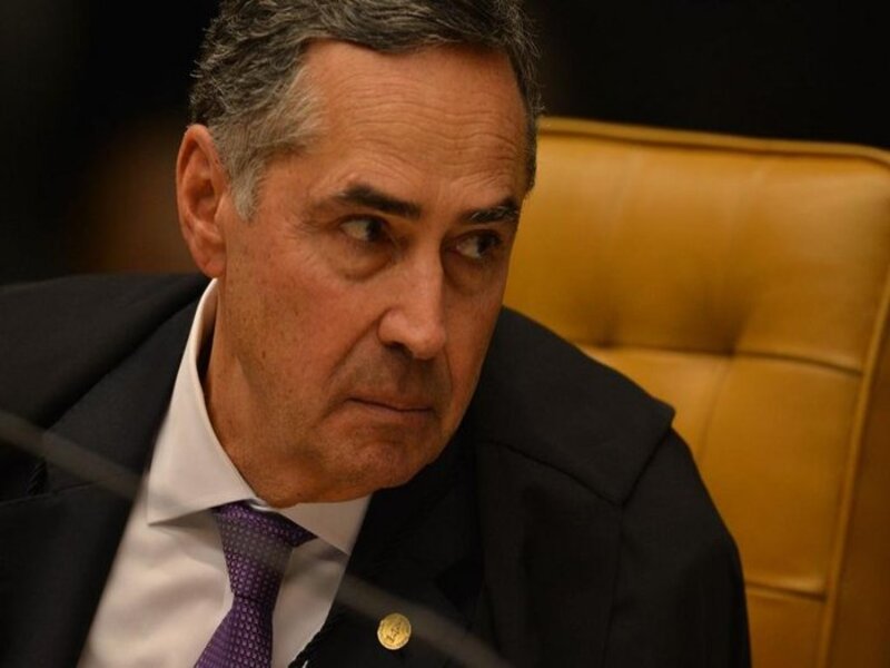 ‘Finalmente esse defunto foi enterrado’, diz ministro Barroso sobre voto impresso