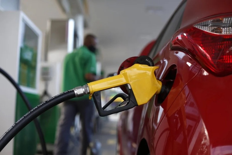 Gasolina e gás de cozinha ficam mais caros a partir deste sábado