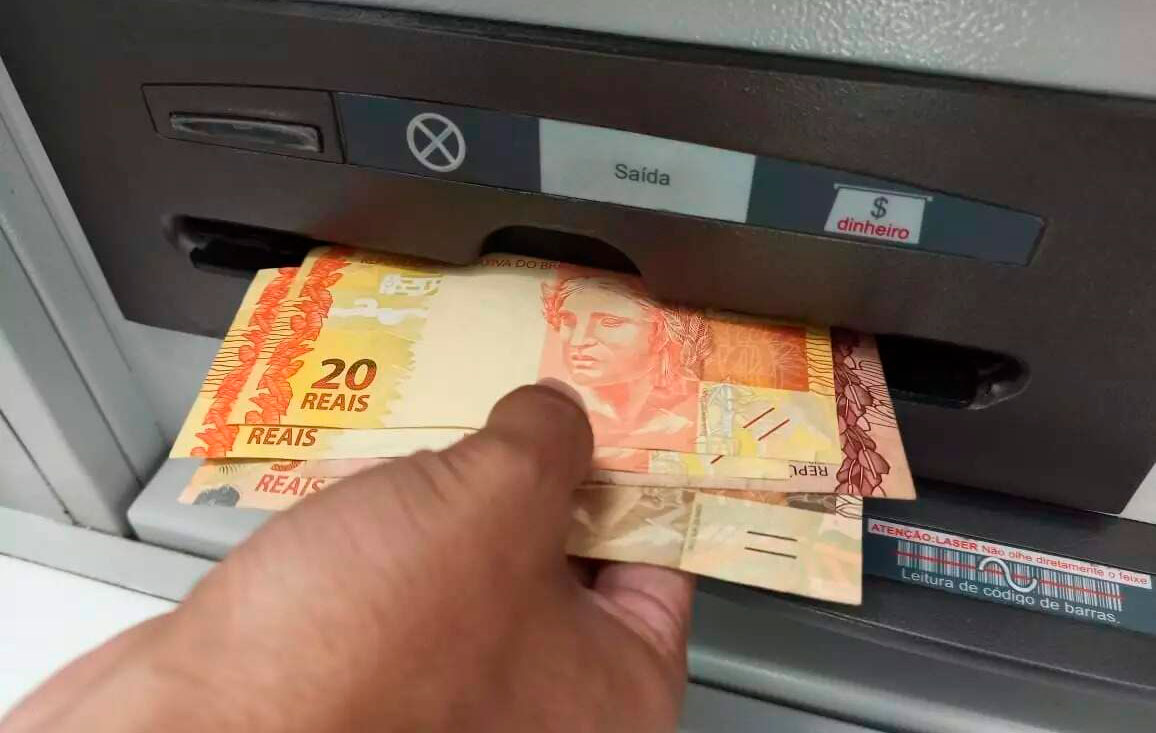 Valor mínimo da bolsa para médicos residentes passa para R$ 4,1 mil