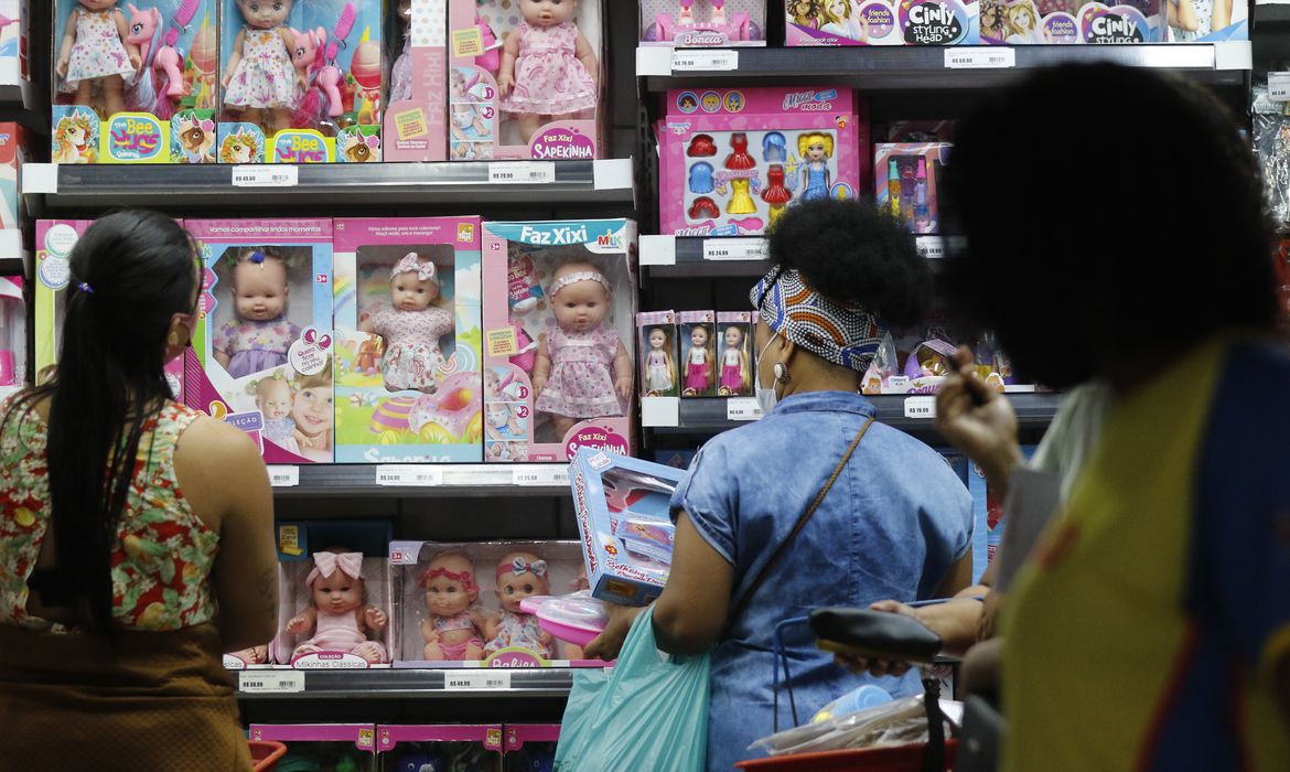 Intenção de consumo das famílias se mantém estável em outubro