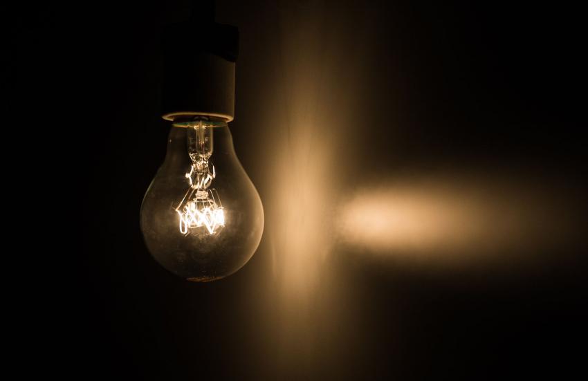 Tarifa Social dá desconto de até 65% na conta de luz; veja como receber o benefício no Ceará