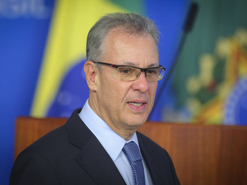 Em visita ao Ceará, Ministro de Minas e Energia descarta horário de verão no país nos próximos anos
