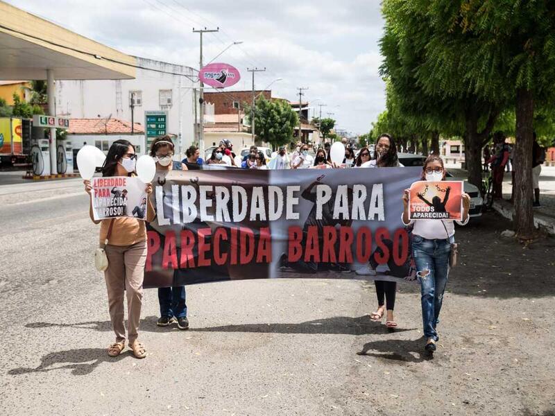 Ato pede a libertação de mulher presa por mandar matar marido que tinha caso incestuoso em Canindé