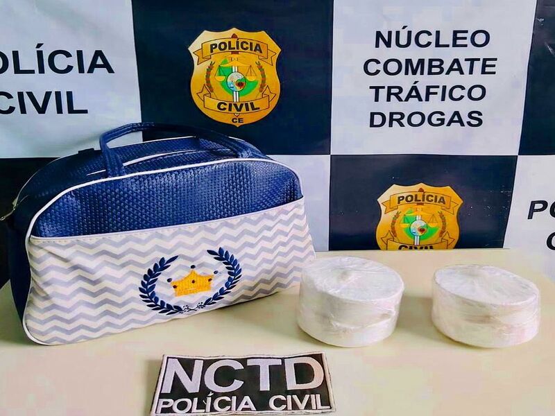 Mulher com criança de colo é presa em flagrante com mais de 2kg de cocaína em Juazeiro