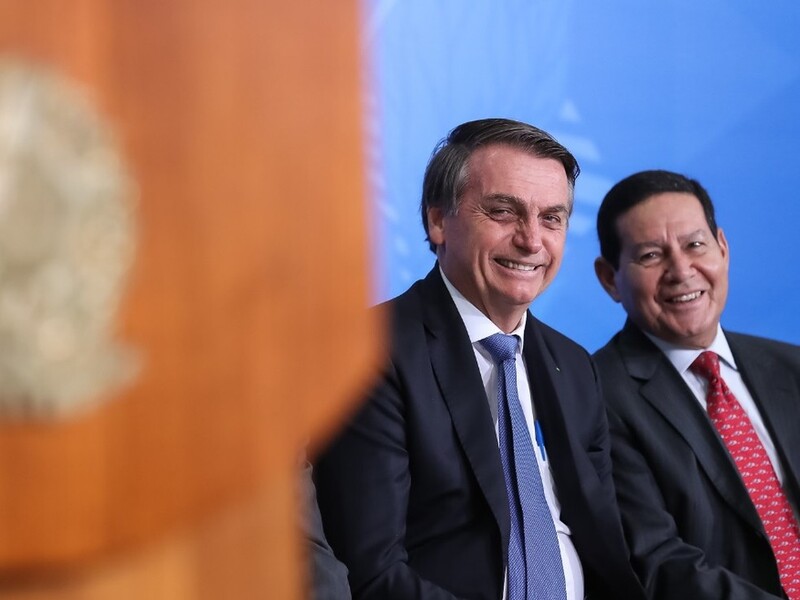 Bolsonaro faz uso político de informações reservadas para atacar urnas, avaliam ministros