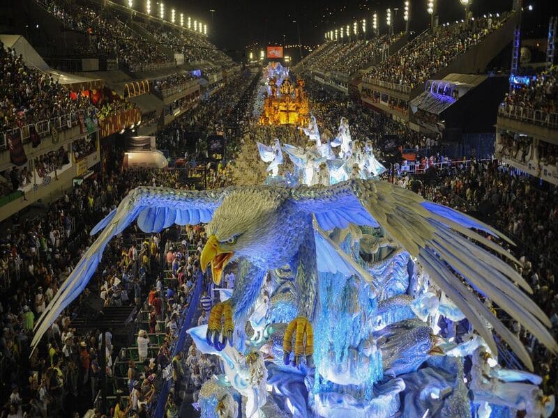 Mudanças nos desfiles das escolas de samba do Rio dividem opiniões