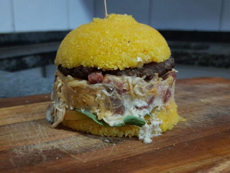 Hambúrguer de cuscuz inova e faz sucesso no Cariri