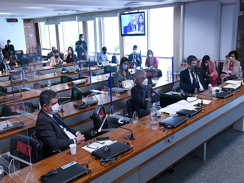 CPI ouvirá familiares de vítimas da covid-19 e médico que coordenou estudo que seria avaliado pela Conitec