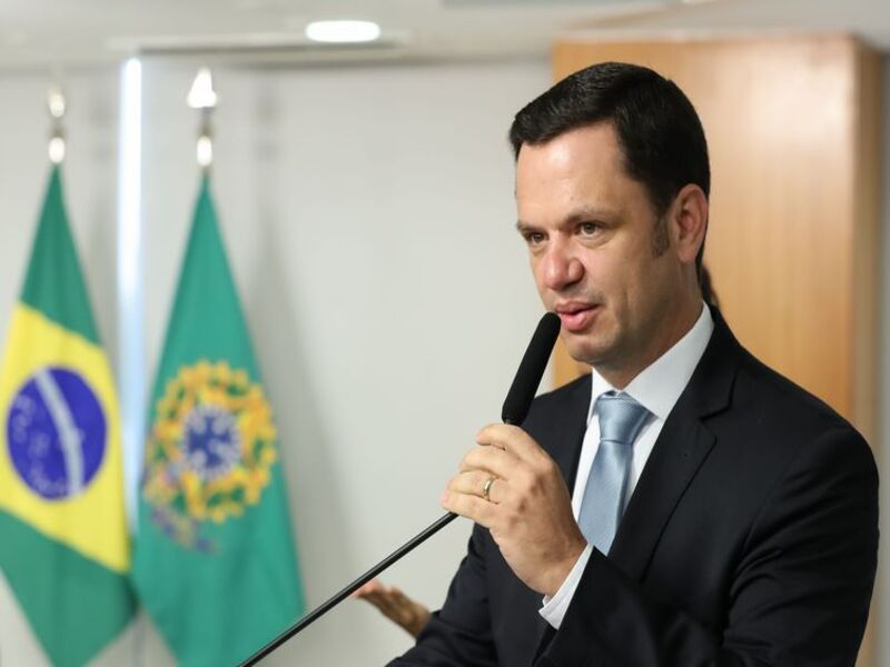 Ministro da Justiça pede à PF investigação de revista por comparação de Bolsonaro a Hitler