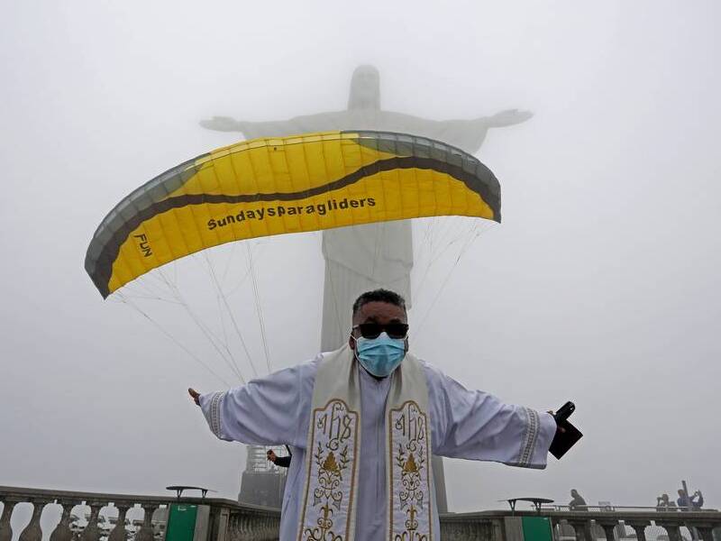 Padre adepto dos esportes radicais se prepara para saltar do Cristo Redentor em 2022