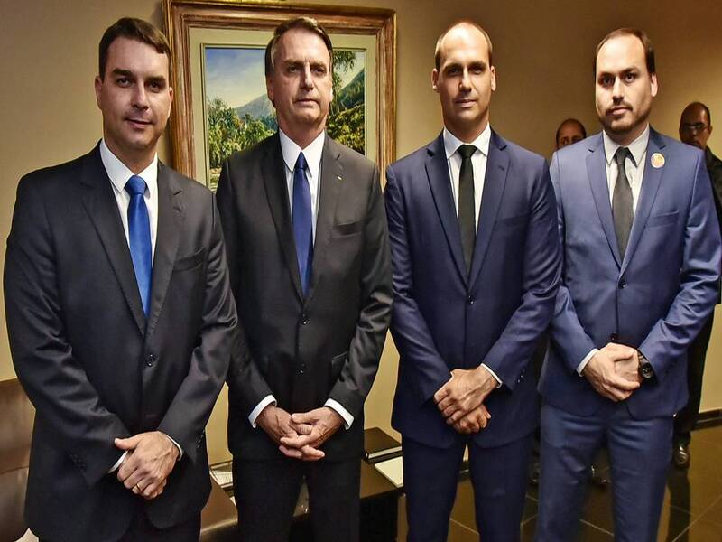Filhos de Bolsonaro comandaram rede de fake news na pandemia, aponta relatório final