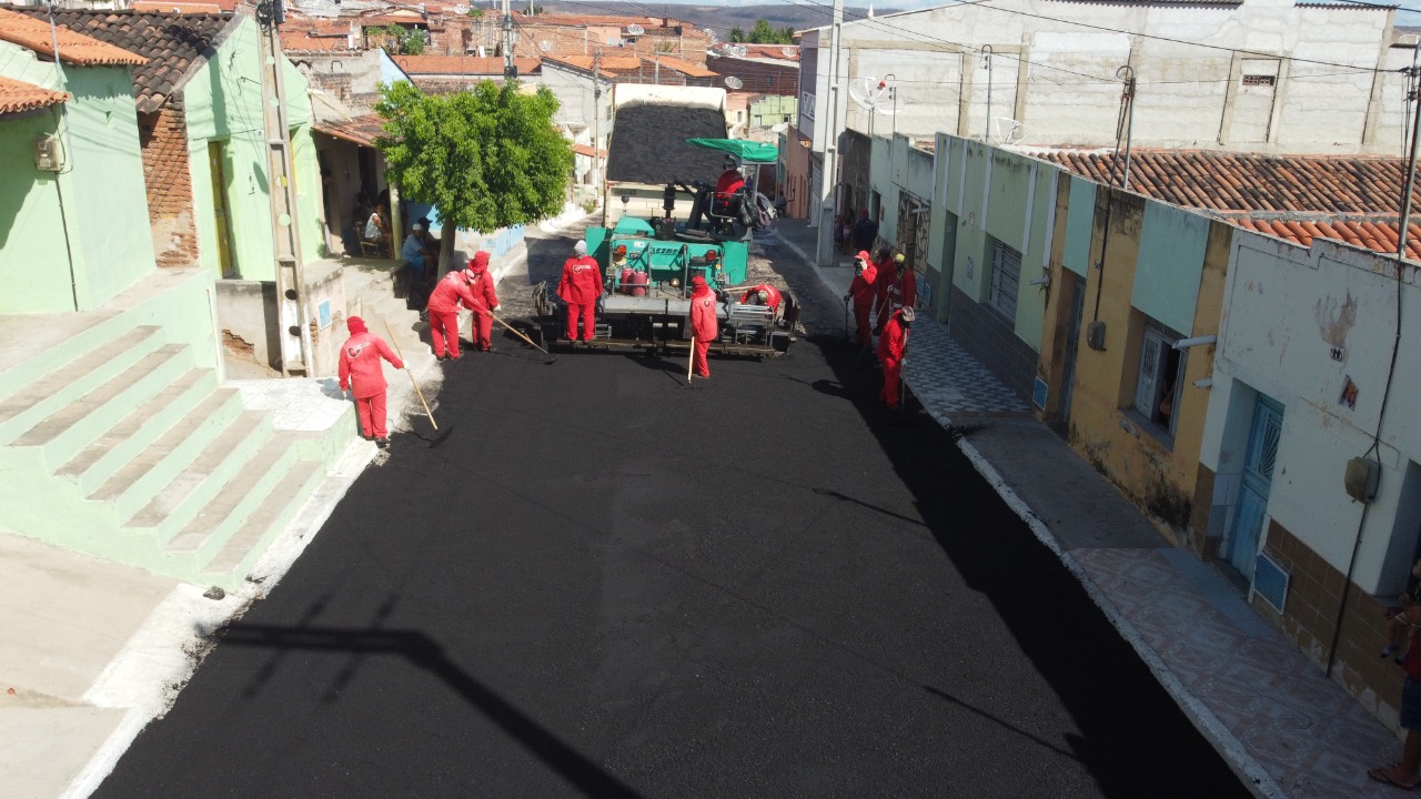 Pavimentação asfáltica chega em diversos pontos de Assaré