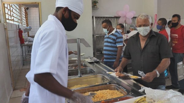 Usuário do Restaurante Popular do Crato deve apresentar comprovante de vacinação a partir desta segunda, 29