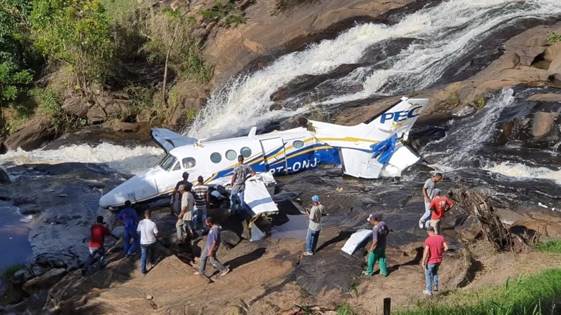 Companhia elétrica de MG confirma que avião atingiu cabo de alta tensão